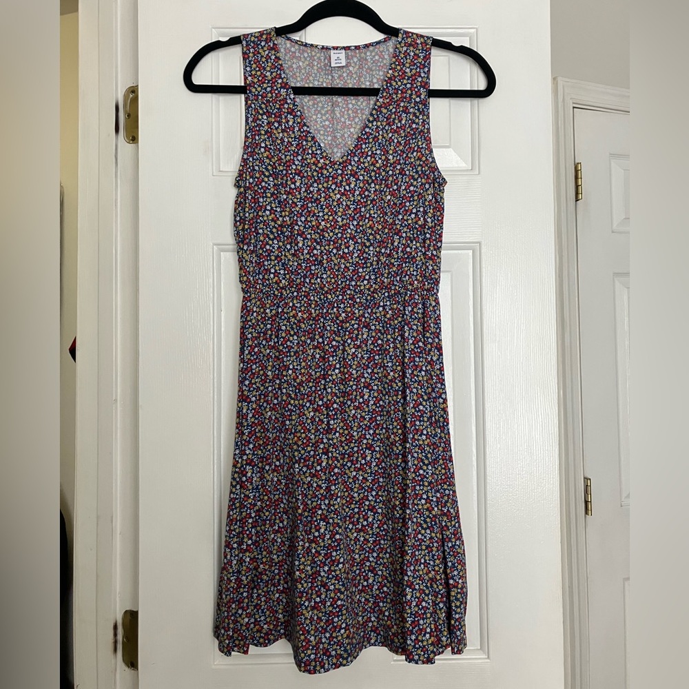 Old Navy Petite Sleeveless Waist-Defined V-Neck Dress in Multi Ditsy Floral XS